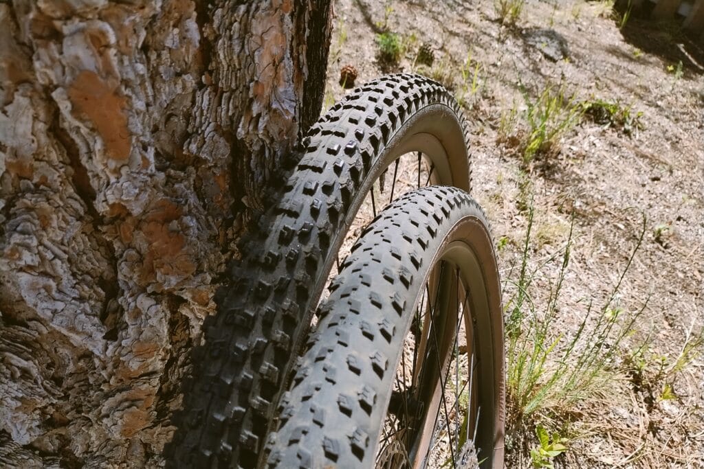 Tread patterns of Specialized Fast Trak and Ground Control tires.